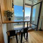 Apartmán в аркадии в стиле лофт с большим балконом и прекрасным видом на море и город! *