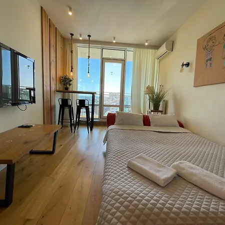 в аркадии в стиле лофт с большой лоджией прекрасным видом на и море Apartment Odesa