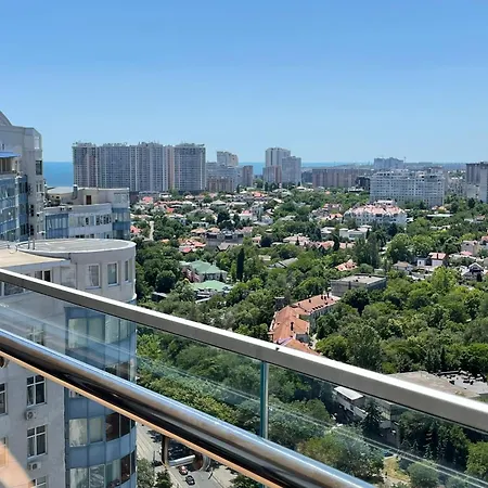 в аркадии в стиле лофт с большой лоджией прекрасным видом на море и город! Odessza