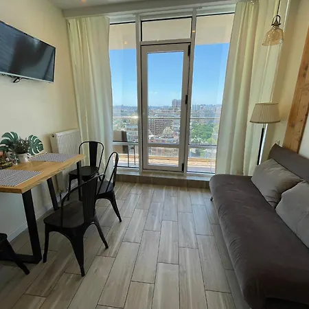 в аркадии в стиле лофт с большой лоджией прекрасным видом на море и город! Apartman