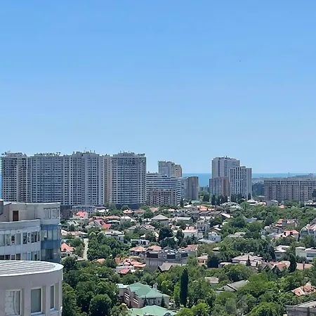 в аркадии в стиле лофт с большой лоджией прекрасным видом на море и город! Odessza