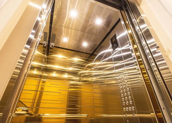 в аркадии в стиле лофт с большой лоджией прекрасным видом на море и город! Apartman Odessza