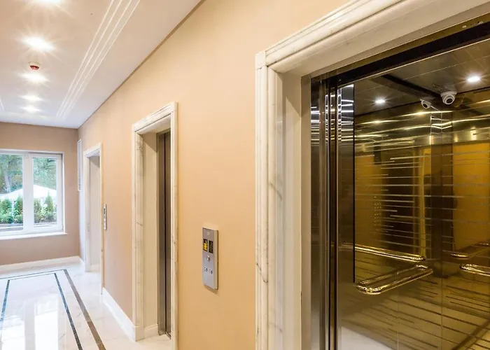 в аркадии в стиле лофт с большой лоджией прекрасным видом на море и город! Apartman Odessza