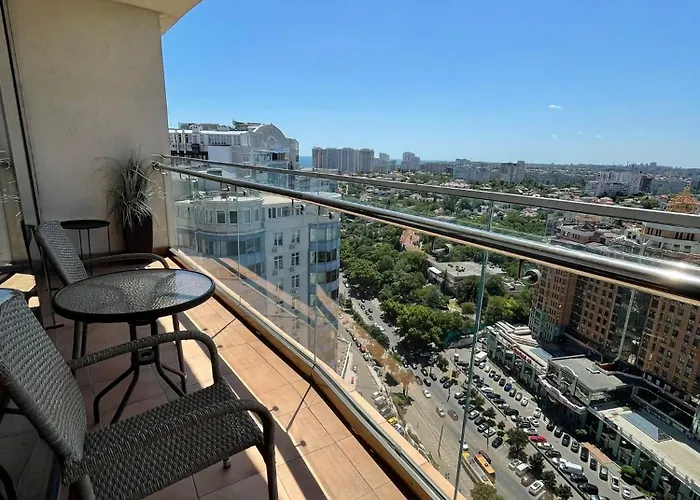 Apartman в аркадии в стиле лофт с большой лоджией прекрасным видом на море и город! Odessza
