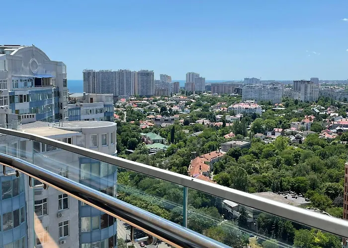 в аркадии в стиле лофт с большой лоджией прекрасным видом на море и город! Odessza