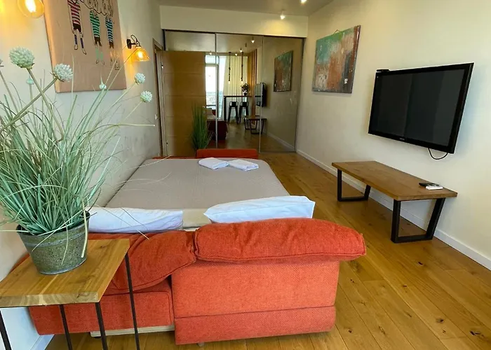 в аркадии в стиле лофт с большой лоджией прекрасным видом на море и город! Apartman