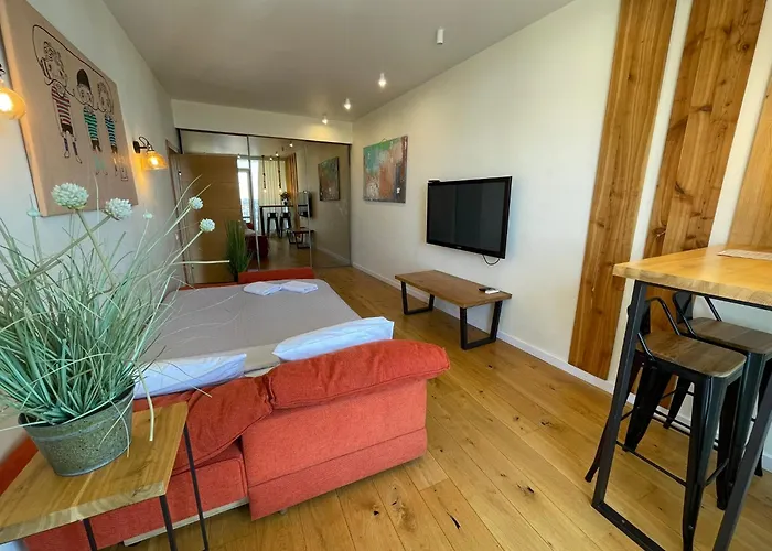 в аркадии в стиле лофт с большой лоджией прекрасным видом на море и город! Apartman Odessza