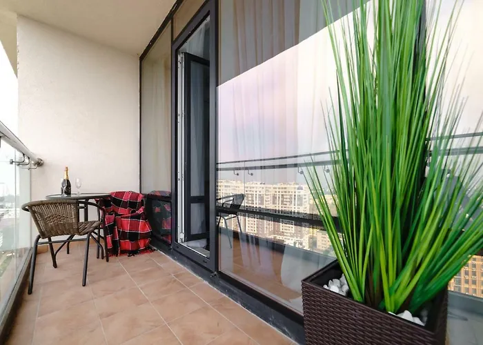 в аркадии в стиле лофт с большой лоджией прекрасным видом на море и город! Apartman Odessza