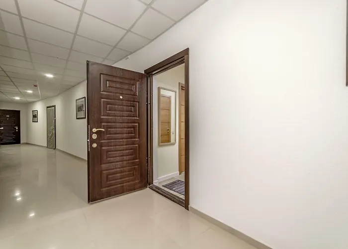 в аркадии в стиле лофт с большой лоджией прекрасным видом на море и город! Apartman