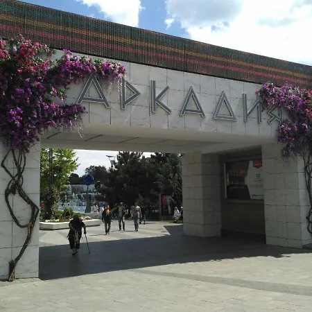в аркадии в стиле лофт с большим балконом и прекрасным видом на и море! Lägenhet